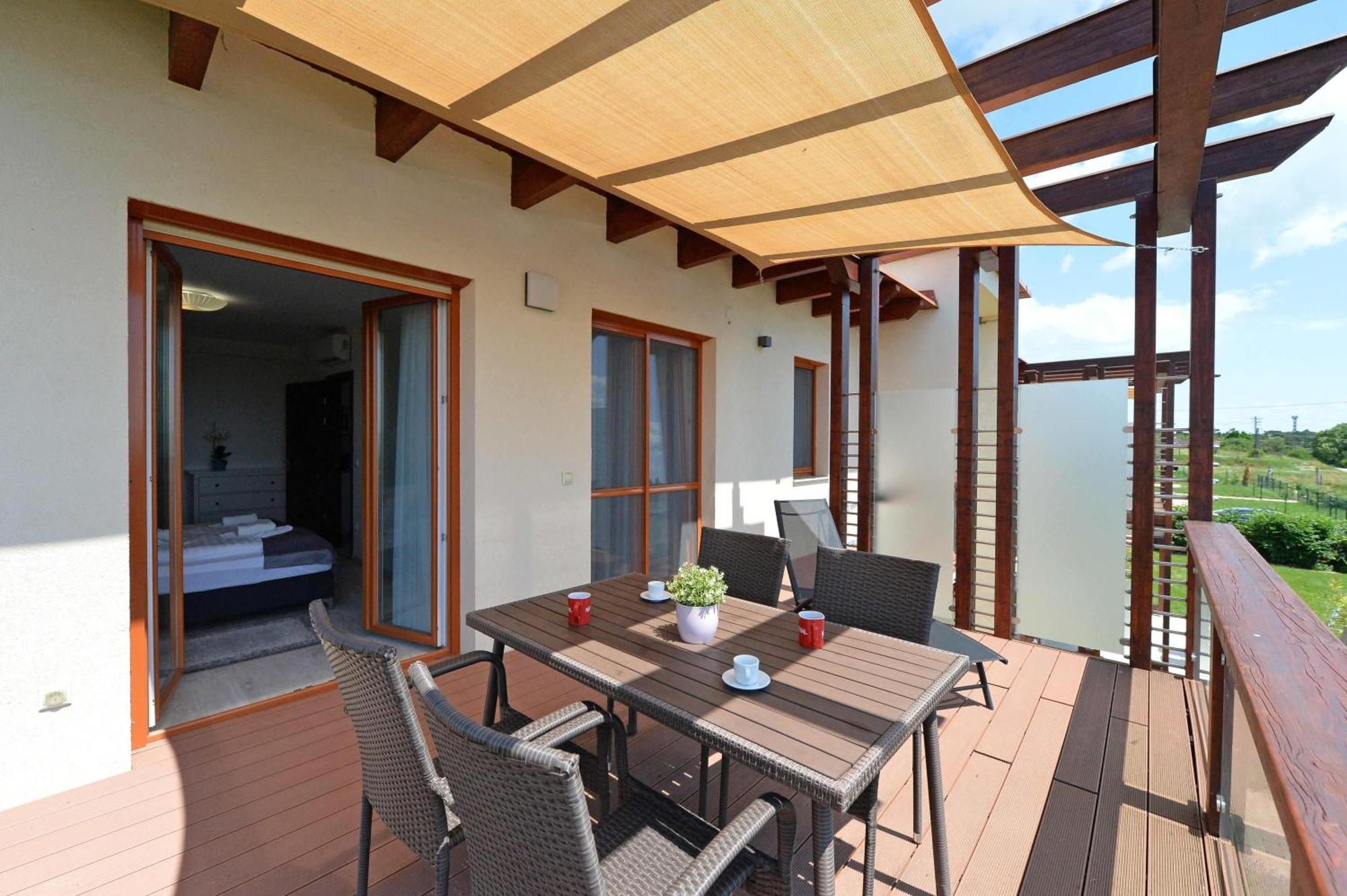 Aranymandula Apartmanok บาลาโตนาคาลิ ภายนอก รูปภาพ