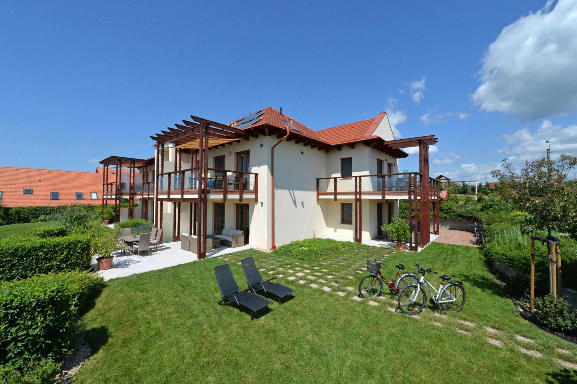 Aranymandula Apartmanok บาลาโตนาคาลิ ภายนอก รูปภาพ