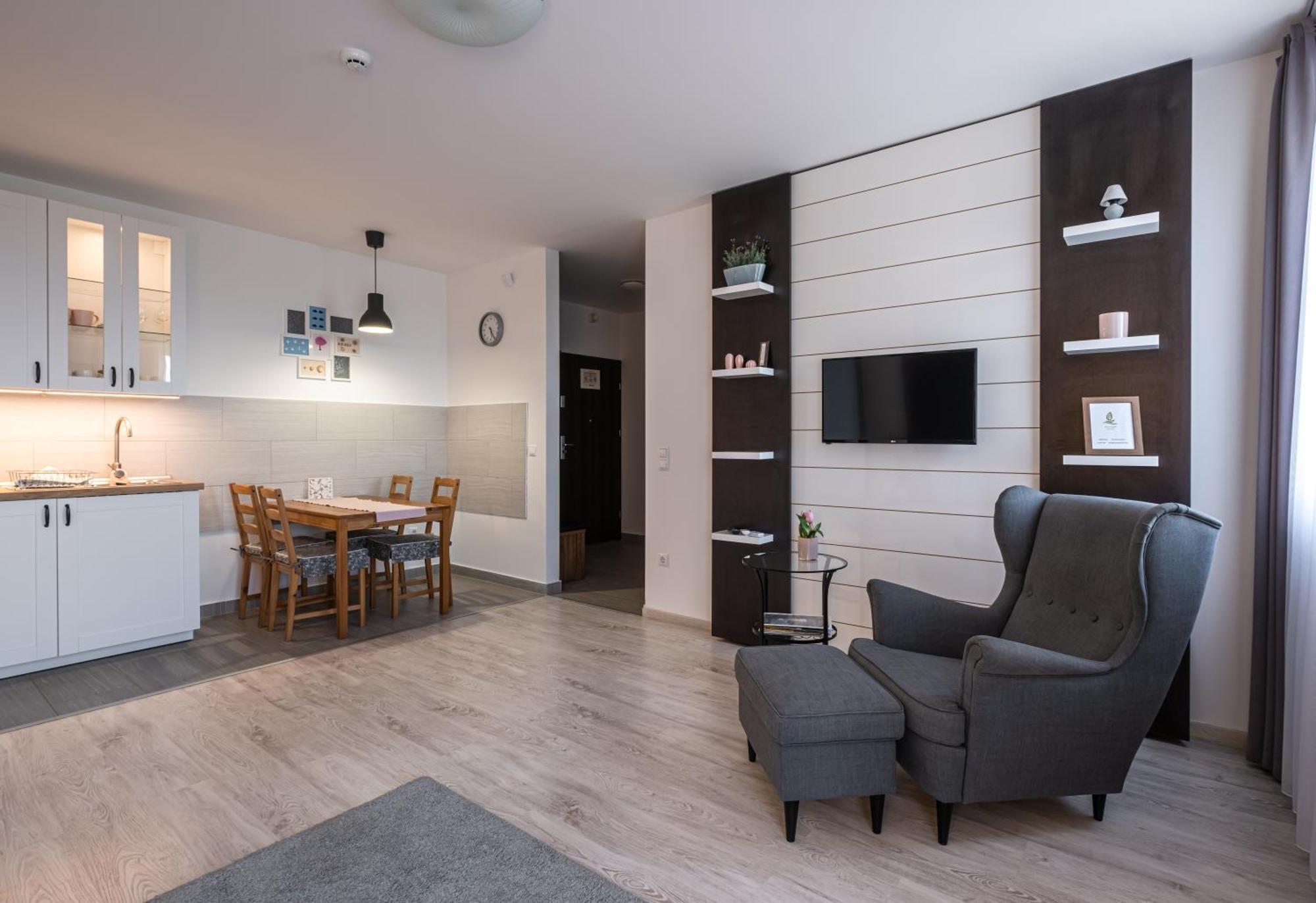 Aranymandula Apartmanok บาลาโตนาคาลิ ภายนอก รูปภาพ