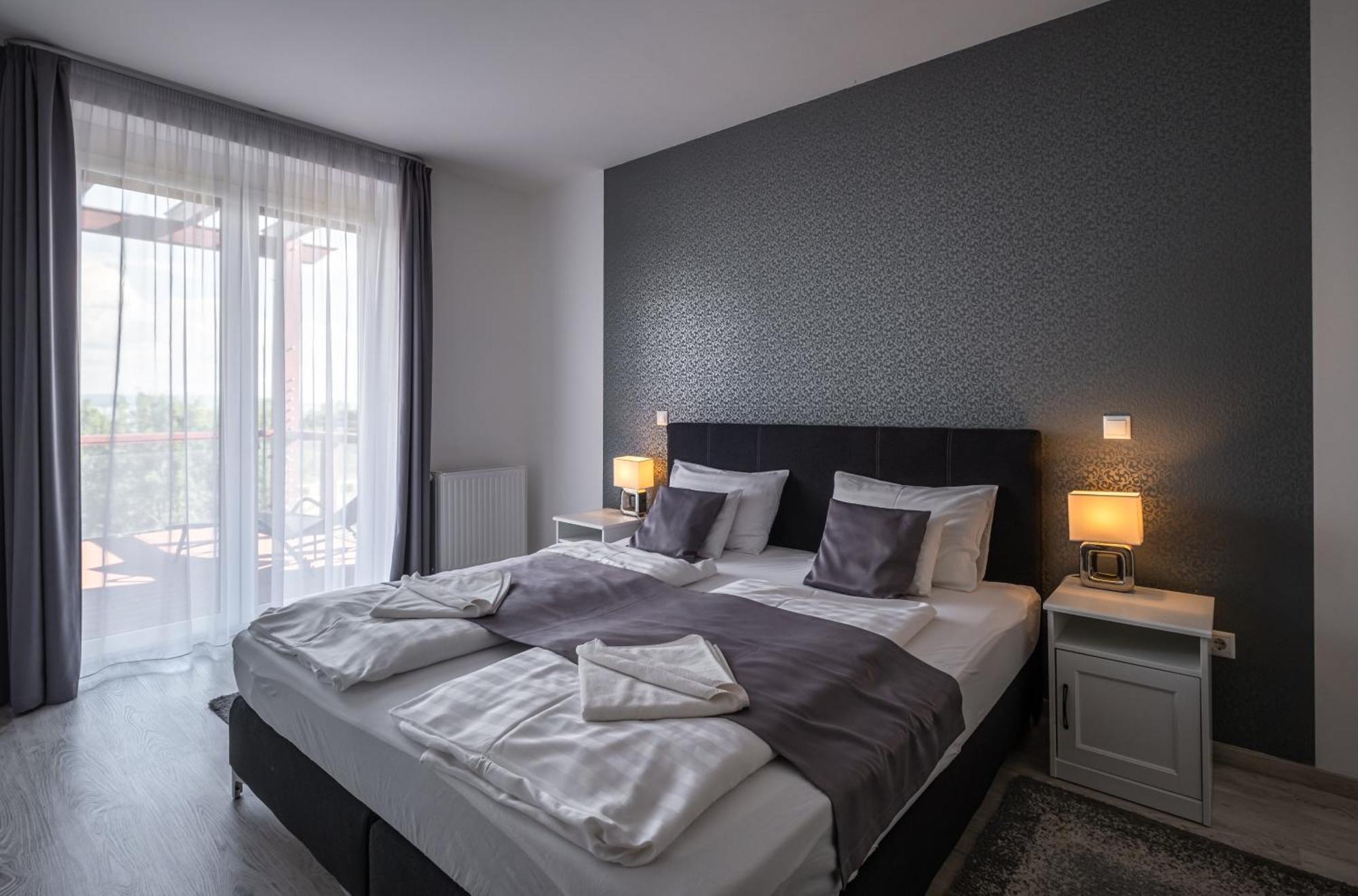 Aranymandula Apartmanok บาลาโตนาคาลิ ภายนอก รูปภาพ