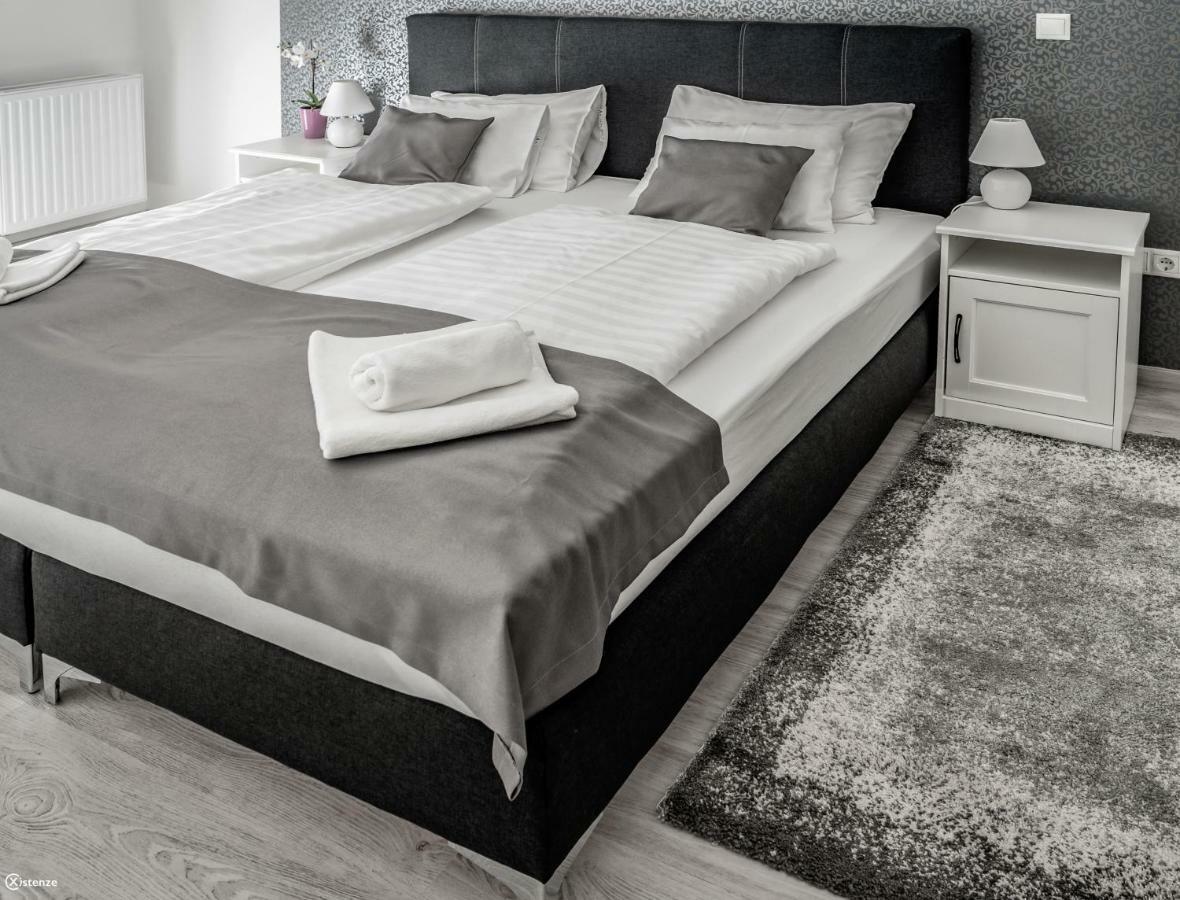Aranymandula Apartmanok บาลาโตนาคาลิ ภายนอก รูปภาพ